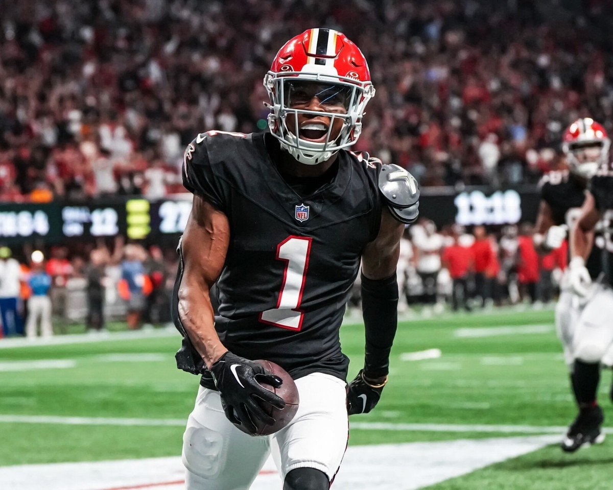 How Smile Aesthetics Affect Darnell Mooney's Image?