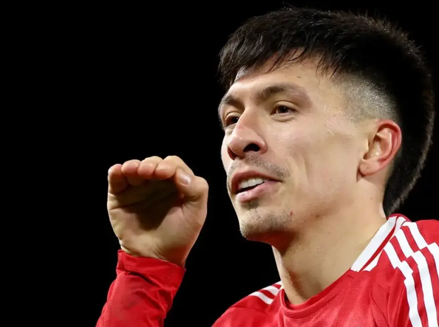 Lisandro Martínez Teeth