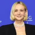 Quem é Carey Mulligan e porque é que os fãs analisam o seu sorriso?