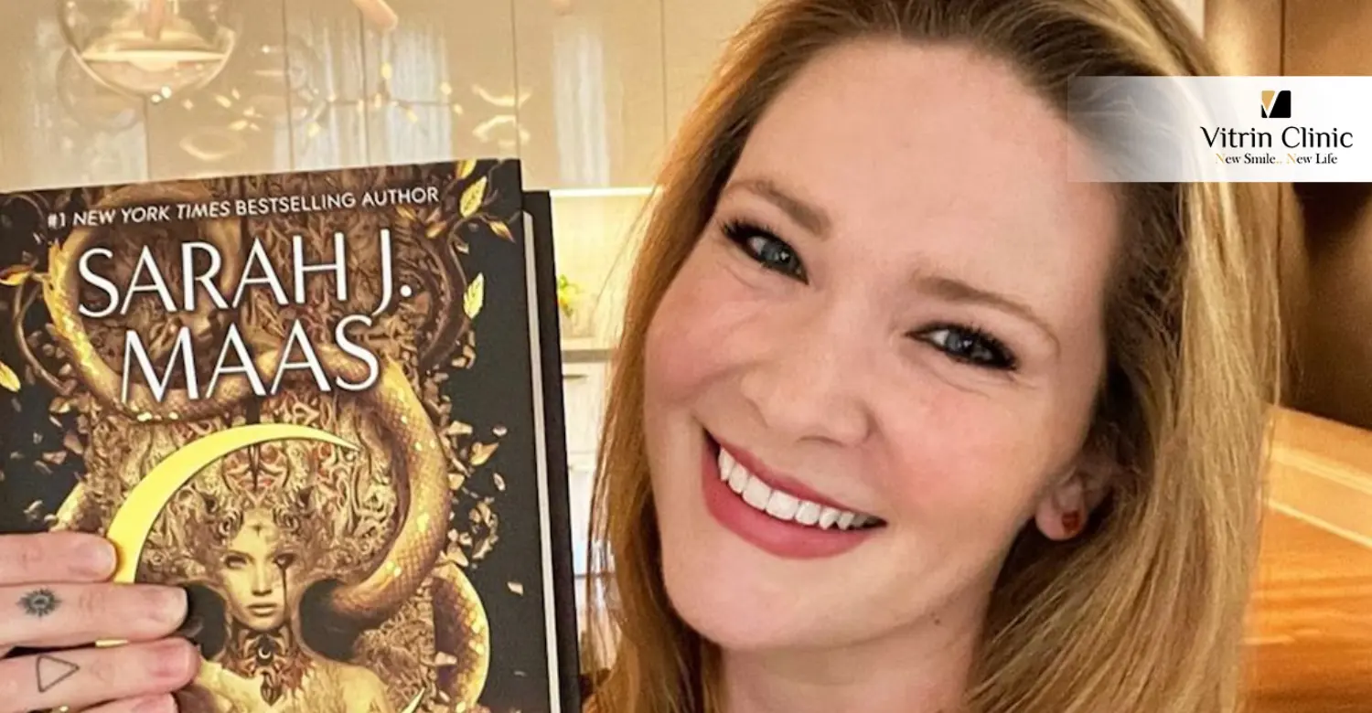 Sarah J. Maas Smile